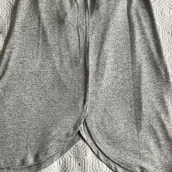 Ann Taylor Heather Marled Gray  Short Sleeve Tunic Tee Top Sz M - Picture 4 of 9